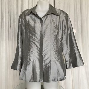 Vintage “Piano” metallic silver button down, 3/4 length sleeves, fitted, pleats